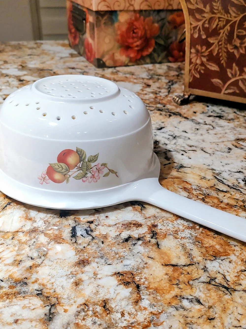 White Ashberry Melamine strainer W Peach Floral Design, vintage.